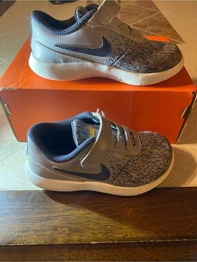 Nike Kids Size 10C Flex Contact (PSV)  Gray/Grey Sneakers!  👟